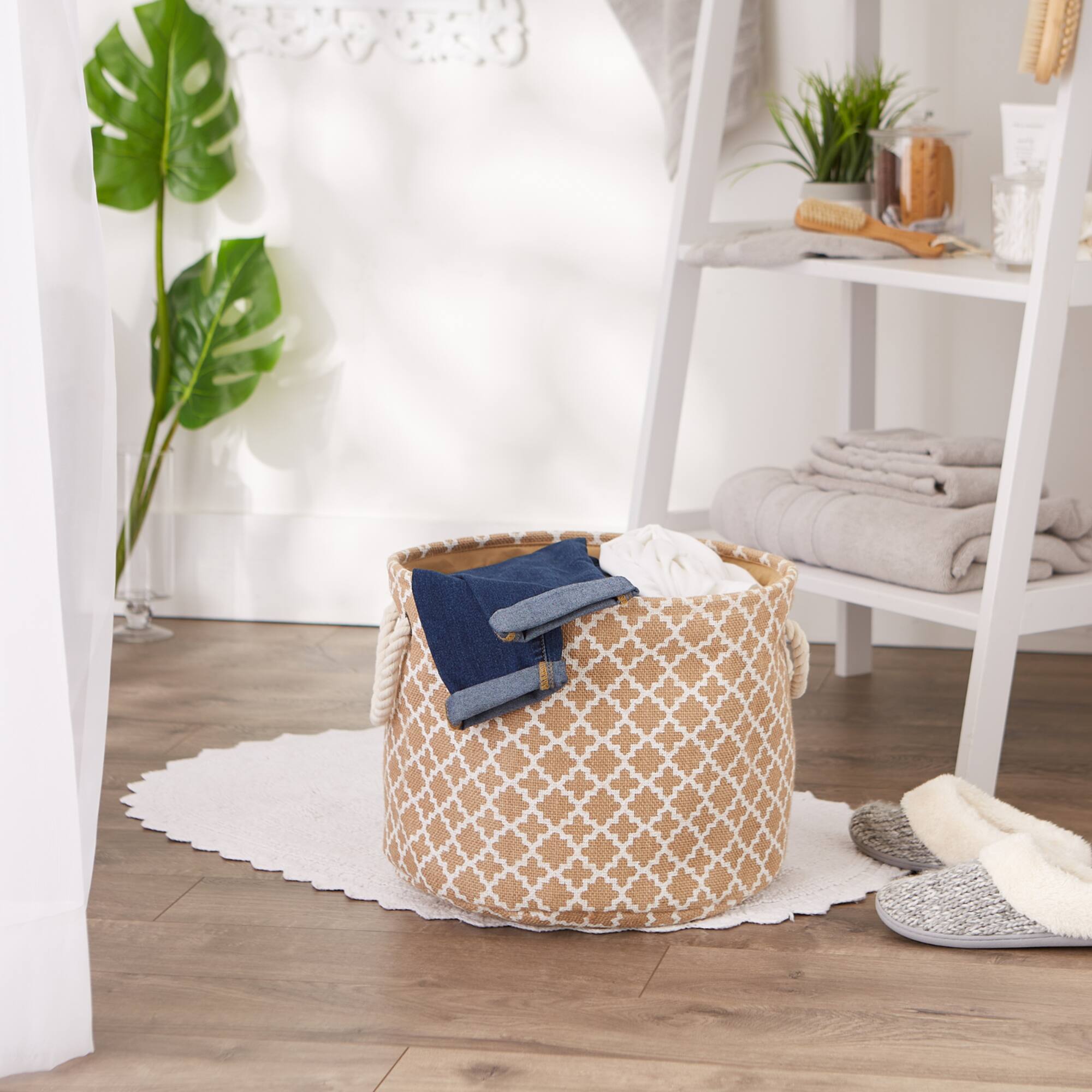 DII® 15" White Lattice Round Burlap Bin